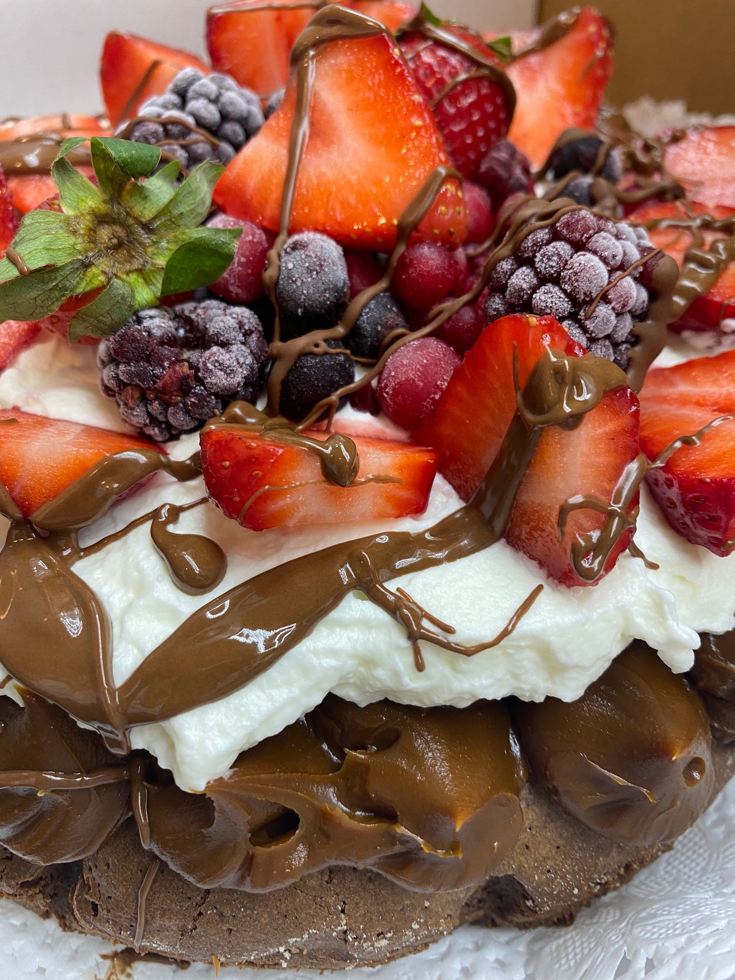 Brownie de chocolate y frutos rojos